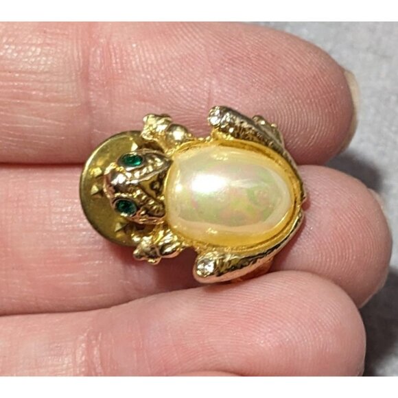 Vintage Gold Tone Faux Pearl Frog Lapel Pin - Picture 7 of 8